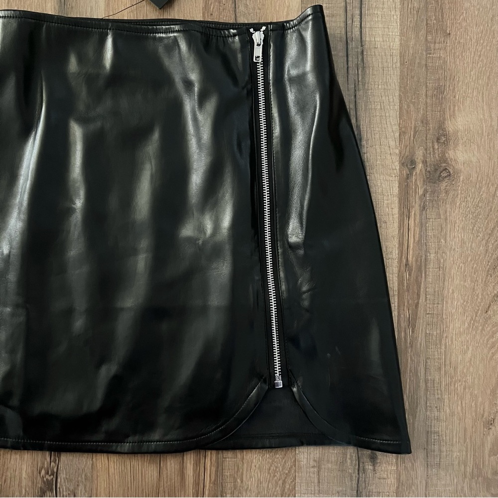 NWT Lulus Meant to Stand Out Black Vegan Leather Zip-Front Mini Skirt - Picture 6 of 9